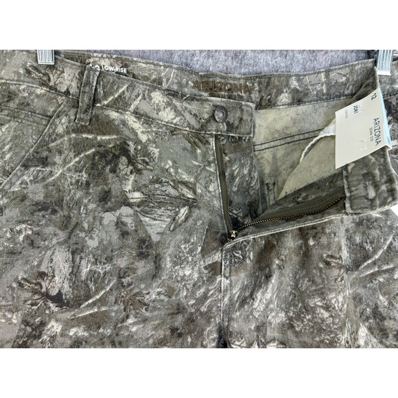 Arizona Women’s Camo Denim Jort Low Rise Baggy Shorts Y2K Size 12 - Picture 6 of 8